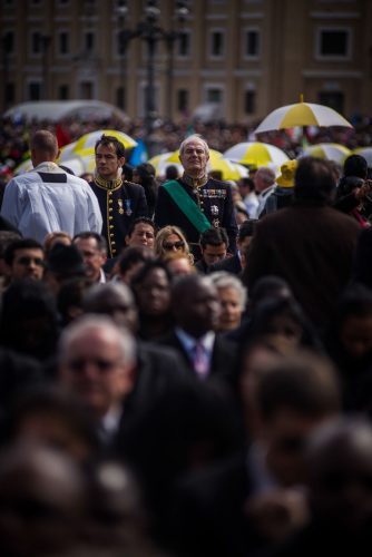 Roma, 19.3.2013. Pope Francis thrilled tens of thousands of people on Tuesday gathered for his installation Mass, taking a long round-about through St. Peter's Square.