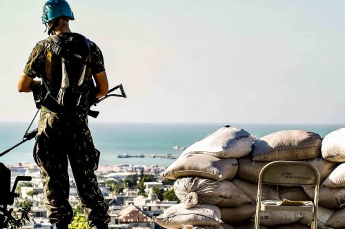 Jan 2006, Port au Prince: brasilian soldiers at work.
Lorenzo Moscia/GraziaNeri