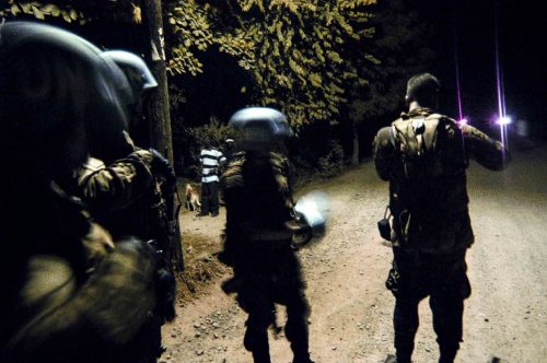 Jul 2004.Cap Haitien, chilenan soldiers patrolling.
Lorenzo Moscia/GraziaNeri