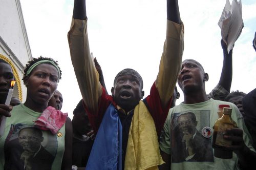 Jul 2004, Port au Prince demontration pro Arisitd.
Lorenzo Moscia/GraziaNeri