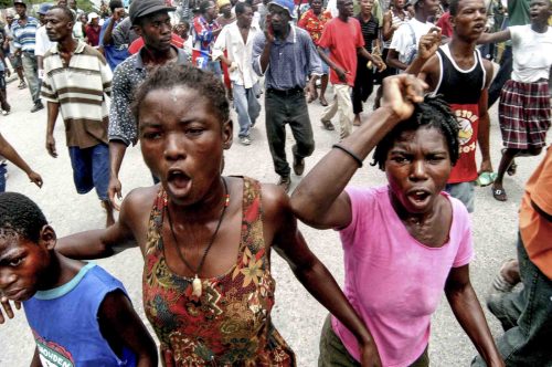Jul 2004, Demonstration pro Aristid in Port au Prince.
Lorenzo Moscia/GraziaNeri