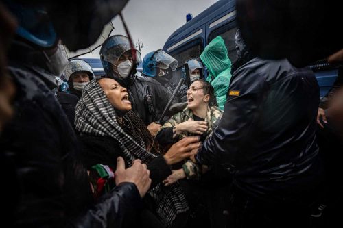 12 april 2021 Italian restaurant owners and others angry at having their businesses shut for months, clashed with police Monday during an uauthorised protest near Parliament in Rome. Many in the crowd  shouted 